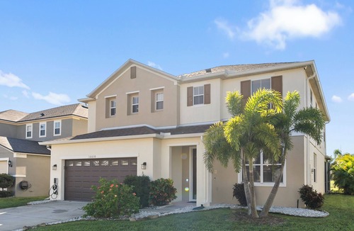 Four Corners House | 6 Bedrooms. Private South Facing Swimming Pool. BBQ