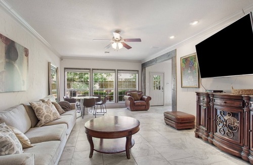 Sonoma Ranch House | 6 Bedrooms With a Pool and 4 baths!