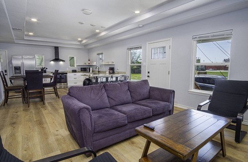 Highland Park House | 6-Beds 3BDRM & 2Bath Close prox. to Downtown. Full Kit,Ldry, & cvred parking