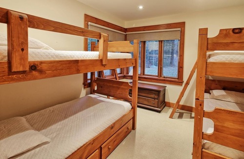 Gravenhurst Cottage | 6 beds, 6 baths on a Point on Lake Muskoka! Hot tub, 2-slip boathouse!