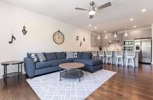 Hermitage Villa | 6 Beds + Safe & Quiet! 6 to Airport & 15 to Downtown!