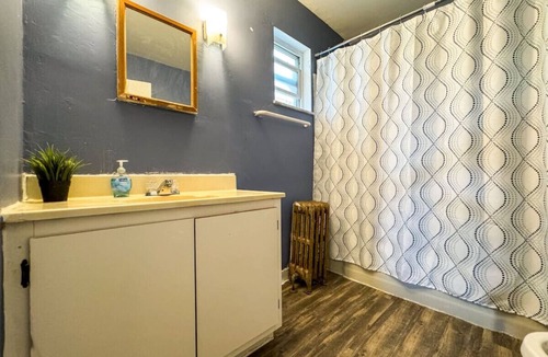 Mount Oliver Apartment | 6 Beds + Sofa Bed (Sleeps 8) Spacious Crew Housing