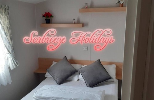 Clacton-on-Sea House | 6 Berth 3 Bedroom Willerby Caravan