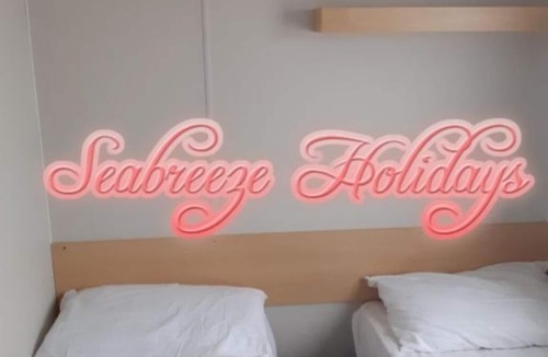 Clacton-on-Sea House | 6 Berth 3 Bedroom Willerby Caravan