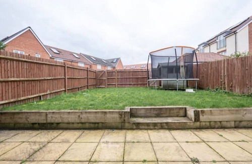 Leavesden House | 6 Berth- 5Beds- 2Bathroom- 3 room- 2 parking space