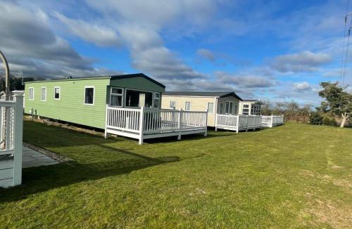 Hopton Other | 6 Berth, Pet friendly caravan with Decking - Great Yarmouth