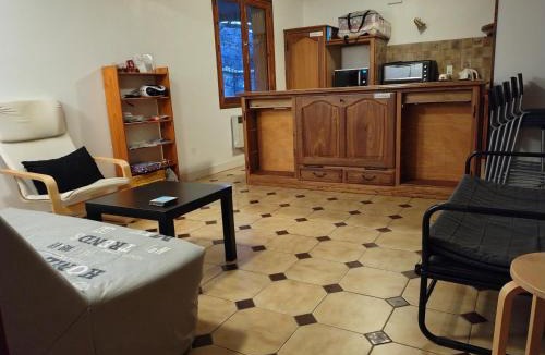 Savignac-les-Ormeaux Apartment | 6 Bis La Capelette