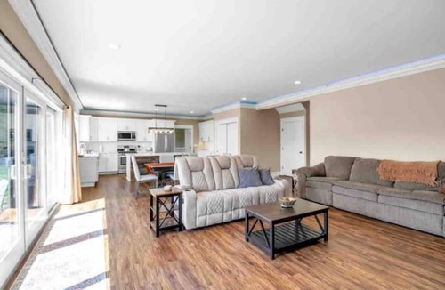 Ellicottville House | 6 BR+ 10min walk to town, golf 1.5 mi, game room, patio with fire table & grill!