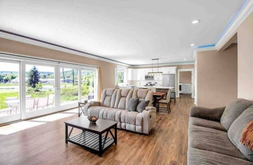 Ellicottville House | 6 BR+ 10min walk to town, golf 1.5 mi, game room, patio with fire table & grill!