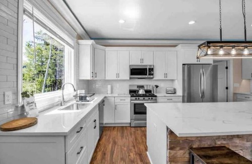 Ellicottville House | 6 BR+ 10min walk to town, golf 1.5 mi, game room, patio with fire table & grill!
