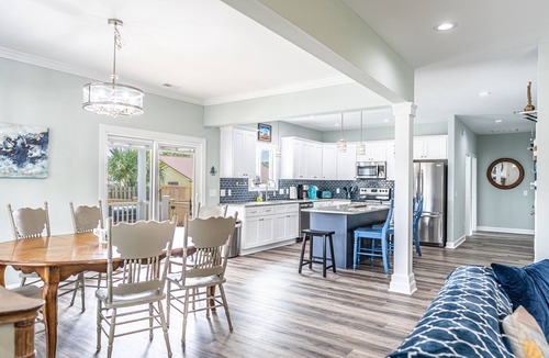 North Carolina Coast House | 6 BR/6 Ba w/Pool & Hot Tub, ample Parking, close to Beach & Downtown!