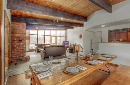 The Blue Mountains Cottage | 6 BR Blue Mountain Cottage|Private Beach|Hot Tub|Sauna, Ping Pong Table