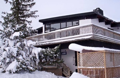 The Blue Mountains Cottage | 6 BR Blue Mountain Cottage|Private Beach|Hot Tub|Sauna, Ping Pong Table