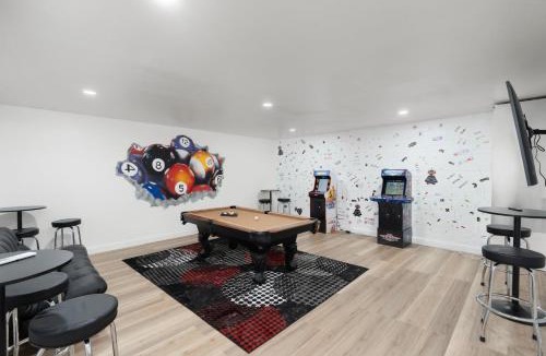 Glendale House | 6 Br Paradise Heated Pool Arcade Room Pool Table