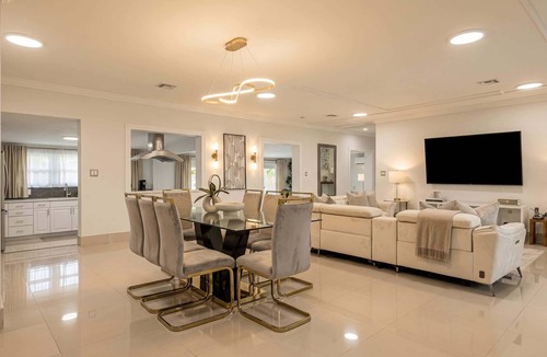 Harbor Beach House | 6 BR Villa Steps to Ocean, Pool, Sauna & Jacuzzi