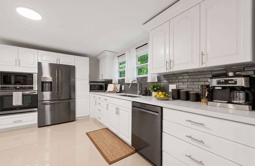 Harbor Beach House | 6 BR Villa Steps to Ocean, Pool, Sauna & Jacuzzi