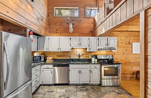 McCaysville Cabin | 6 BR Waterfront Cabin w/Hot Tub Fire Pit & Game Rm