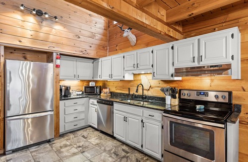 McCaysville Cabin | 6 BR Waterfront Cabin w/Hot Tub Fire Pit & Game Rm