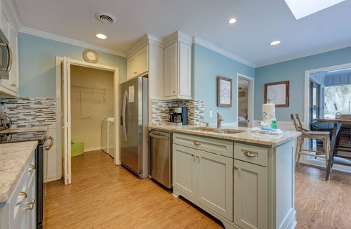 Heritage Woods House | 6 Cannon Row: Pet Friendly Home, Free Bikes, Private Pool, Walk to Beach