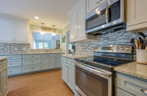 Heritage Woods House | 6 Cannon Row: Pet Friendly Home, Free Bikes, Private Pool, Walk to Beach
