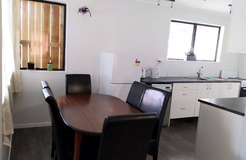 Kawaha Point House | 6 Chapman Place 1 Bedroom Studio