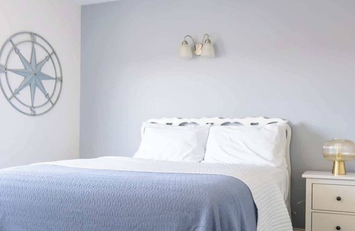 Middletown Hotel | #6 | Comfy Room w/Queen-bed