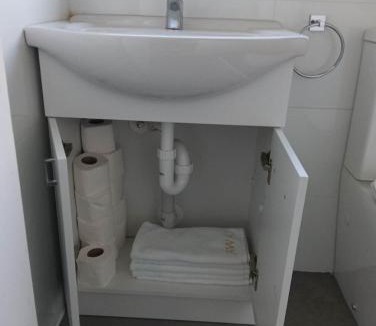 Kawaha Point Ski Chalet | 6 Double Beds including 2 Sofa Bed Studio