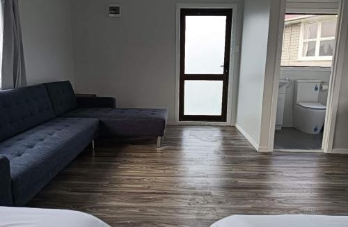 Kawaha Point Ski Chalet | 6 Double Beds including 2 Sofa Bed Studio