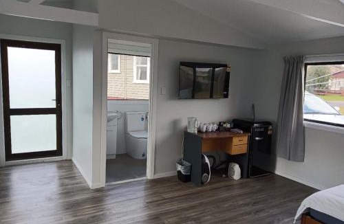 Kawaha Point Ski Chalet | 6 Double Beds including 2 Sofa Bed Studio