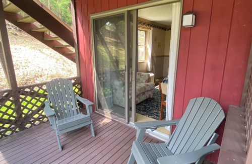 Cooksburg Apartment | 6-Forest Room King