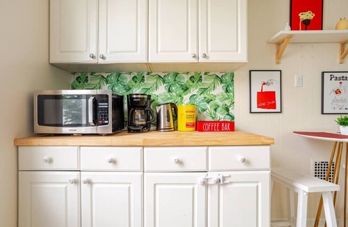 Hackensack River Waterfront Apartment | 6-Guest Pet-Friendly Home, 4Min Walk to NYC Train