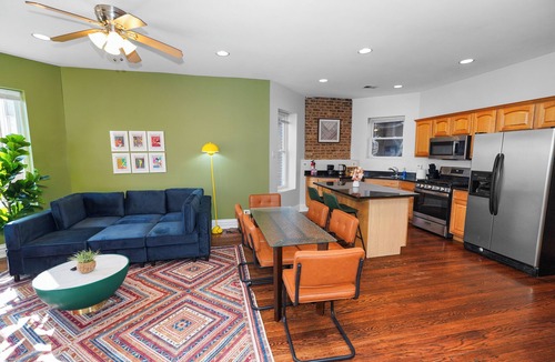 Chicago Hotel | 6 King Bed Duplex with Pool Table - Sleeps 16