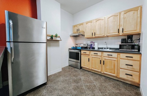 Chinatown Apartment | 6 King Beds/Convention/5BR 3BA/Pool Table