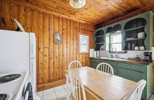 Oscoda Cabin | #6 | Light-Filled, Near the Shore