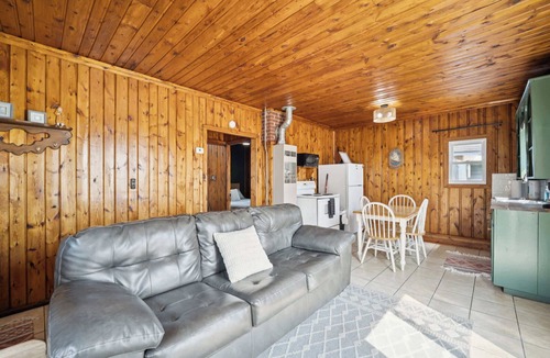 Oscoda Cabin | #6 | Light-Filled, Near the Shore