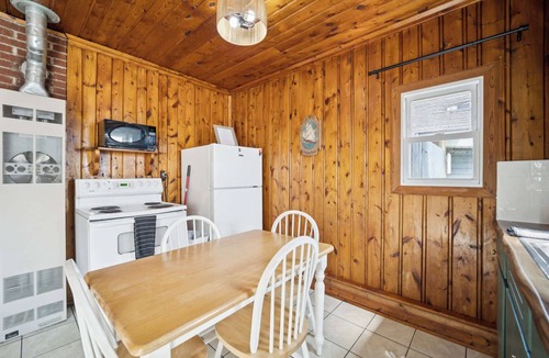 Oscoda Cabin | #6 | Light-Filled, Near the Shore
