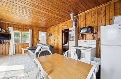 Oscoda Cabin | #6 | Light-Filled, Near the Shore