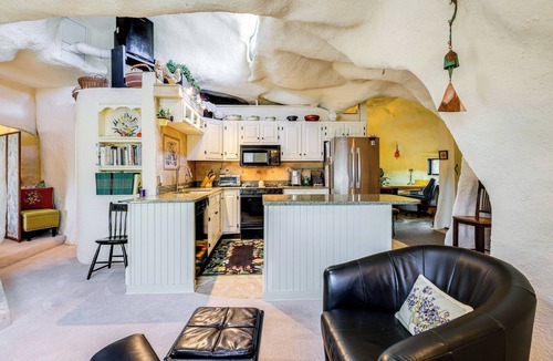 Sandgate Cottage | < 6 Mi to Arlington: 'Whimsical Stone Abode!'