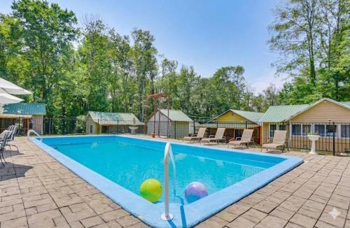 Mongaup Valley House | 6 Mi to Bethel Woods: Cabin w/Pool Access