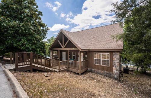 Reeds Spring House | 6 Mi to Branson Strip! Lakefront Home w/Fireplace