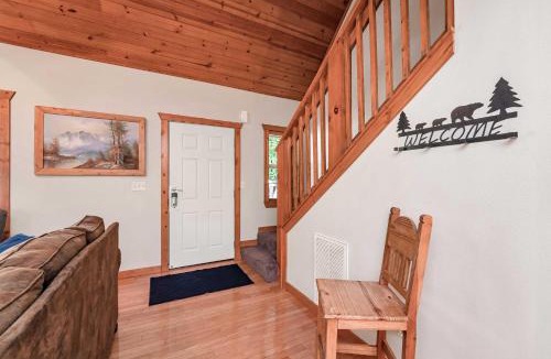 Reeds Spring House | 6 Mi to Branson Strip! Lakefront Home w/Fireplace