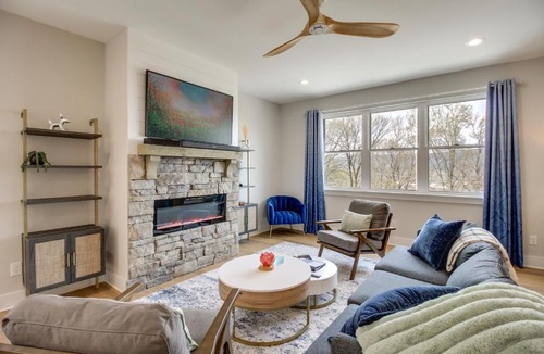 Rossville House | 6 Mi to Chattanooga: Home w/Balcony & Dtwn Views!