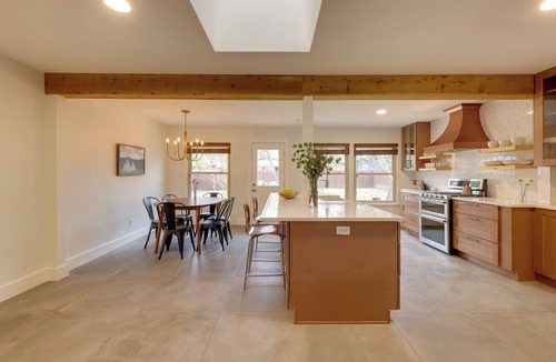 Austin House | 6 Mi to Dtwn Austin: Home w/Screened Porch & Yard