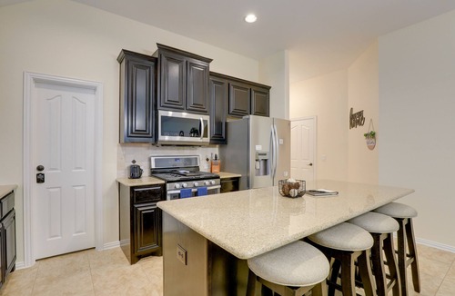 Mansfield House | 6 Mi to Dtwn Mansfield! Family Getaway w/Patio