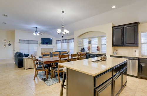 Mansfield House | 6 Mi to Dtwn Mansfield! Family Getaway w/Patio