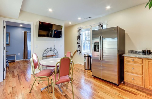 West Haven House | 6 Mi to Dtwn New Haven: Duplex w/Shared Yard