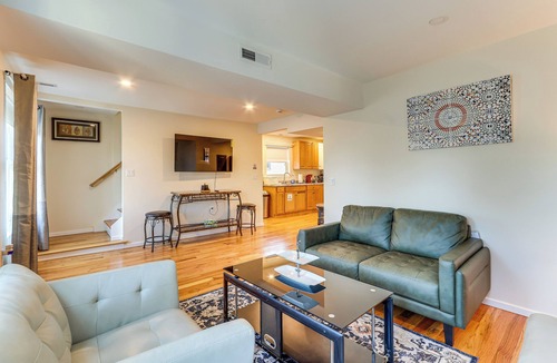 West Haven House | 6 Mi to Dtwn New Haven: Duplex w/Shared Yard