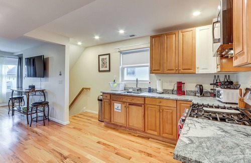 West Haven House | 6 Mi to Dtwn New Haven: Duplex w/Shared Yard