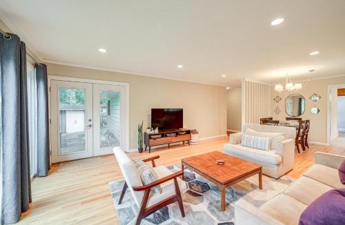 Tulsa House | 6 Mi to Dtwn: Waterfront Home in Tulsa!