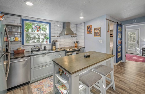 College Station Cabin | 6 Mi to Kyle Field! Pet-Friendly Getaway w/Yard